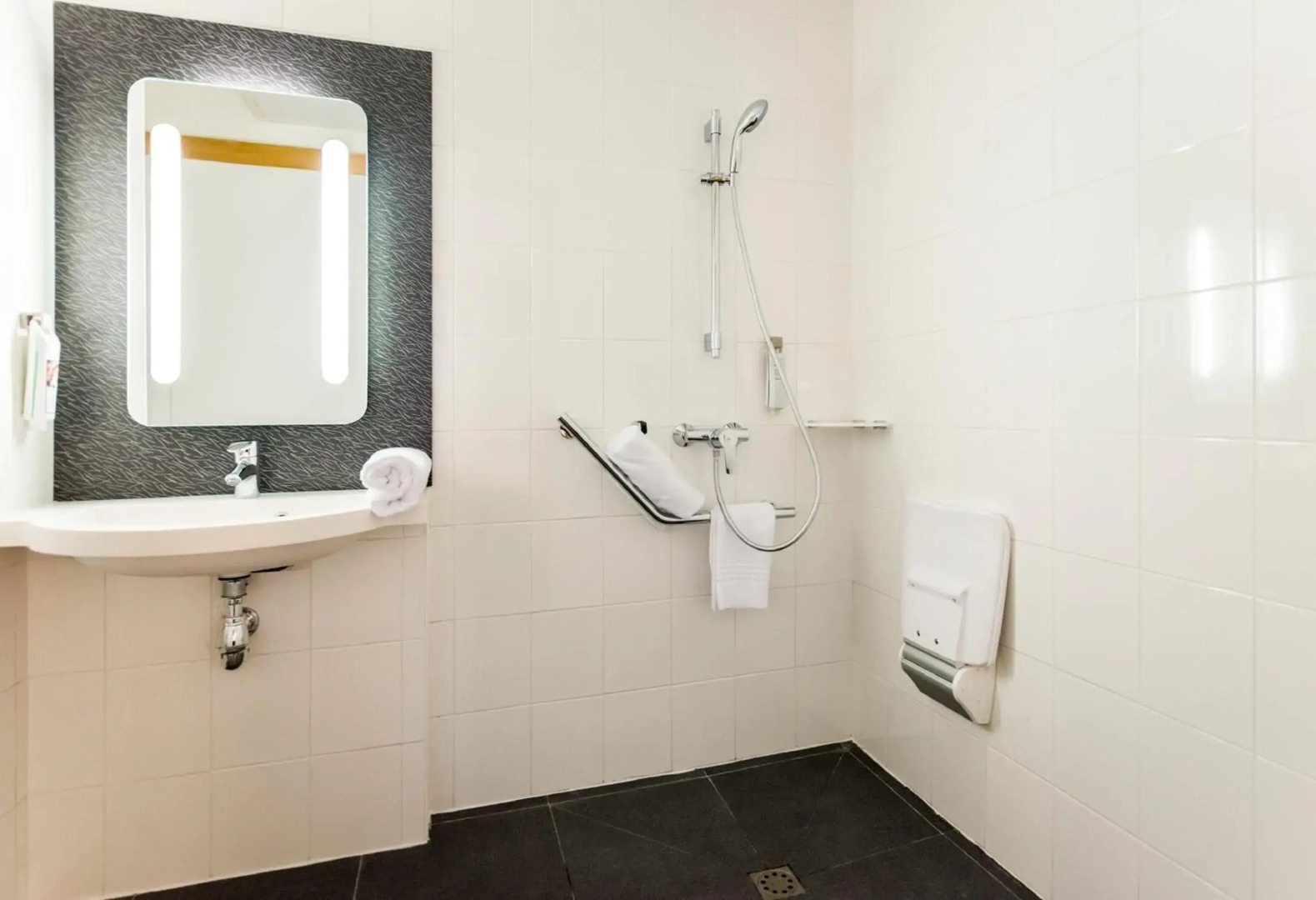 Photo - B&B HOTEL Barcelona Viladecans