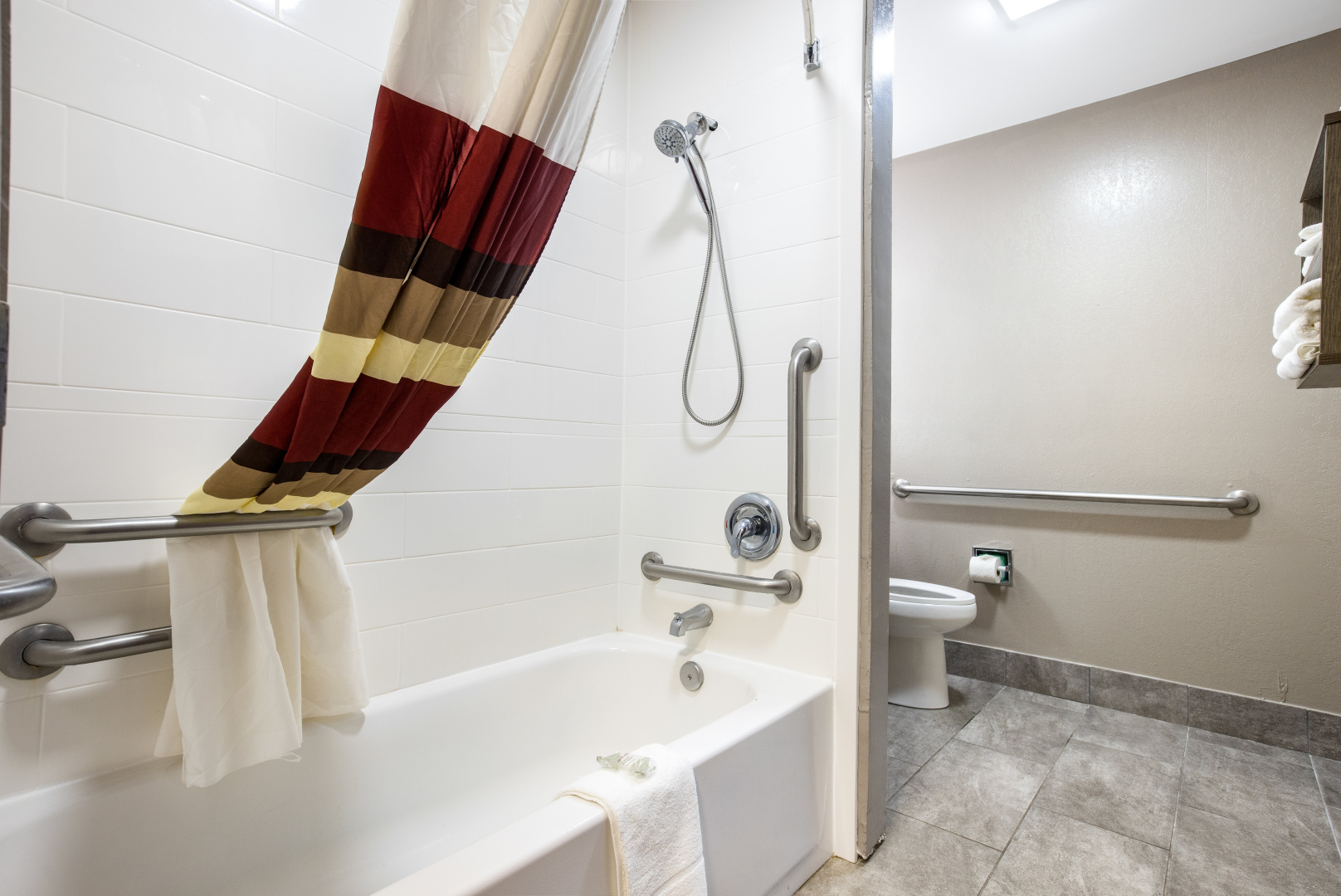 Photo - Red Roof Inn PLUS+ & Suites Savannah - I-95