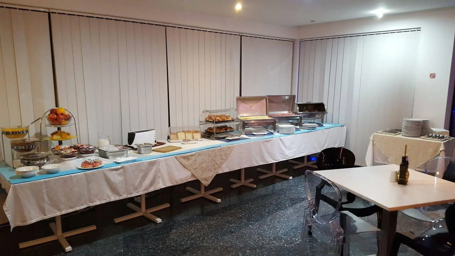 Foto - Water's Edge Hotel