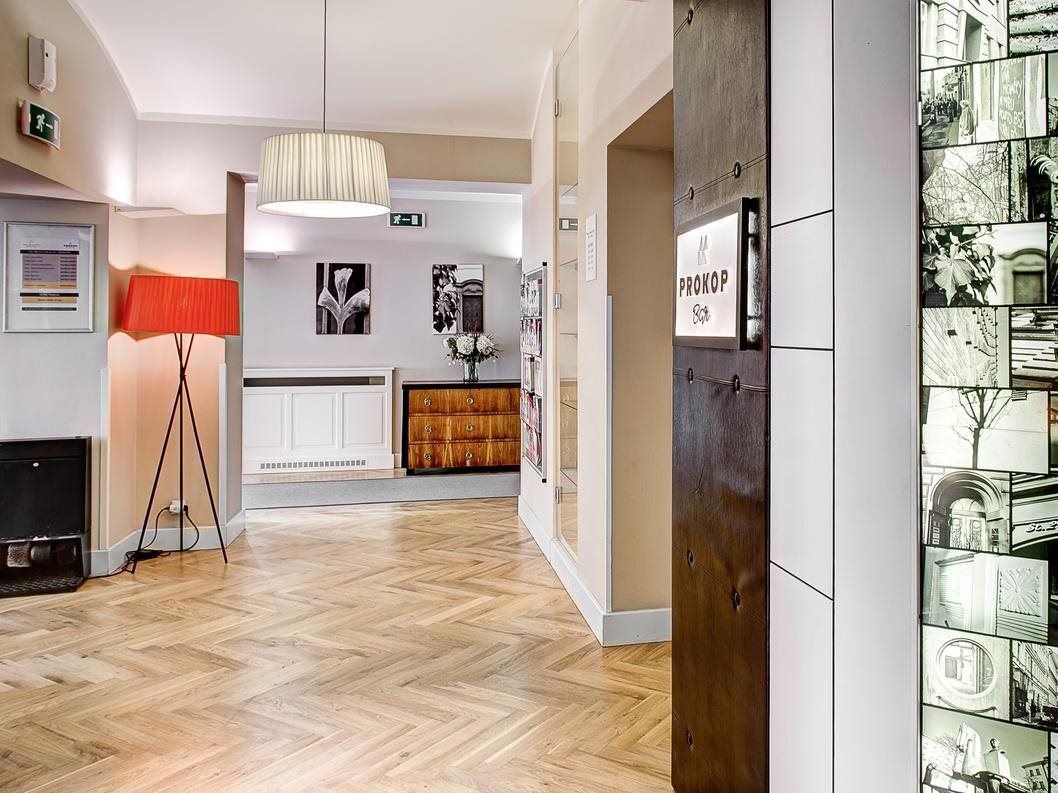 Photo - Three Crowns Hotel