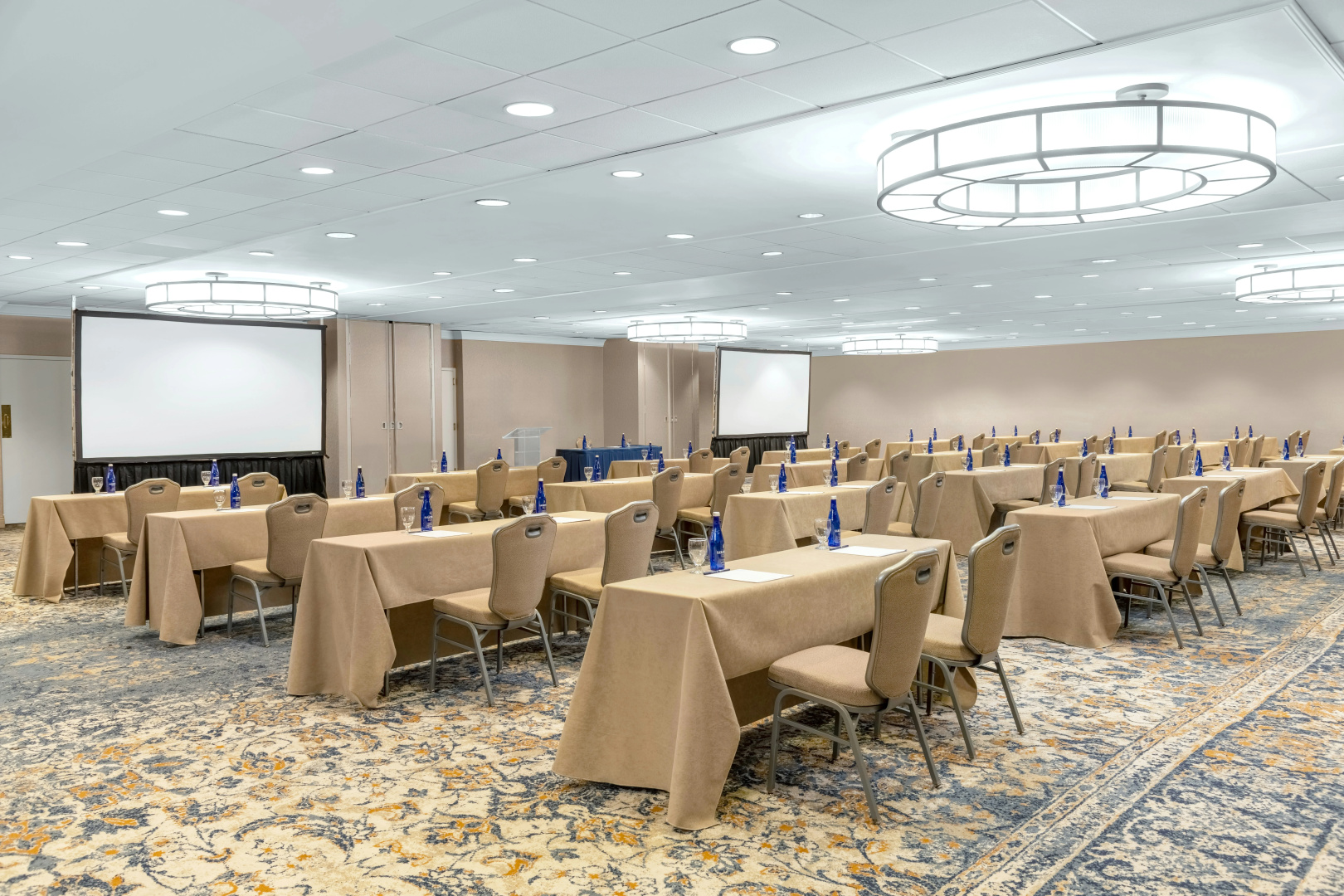 Photo - Doubletree by Hilton McLean Tysons