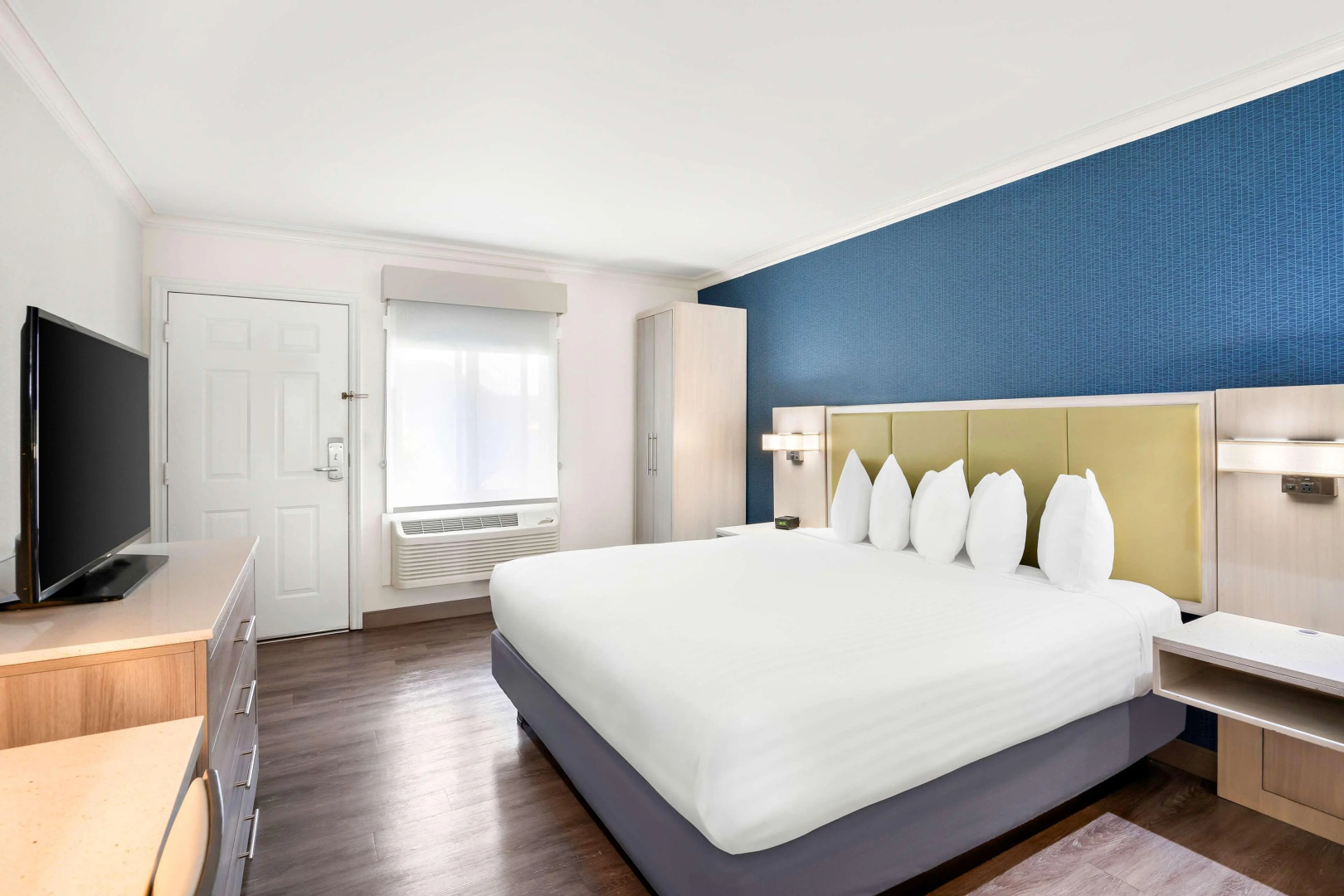 Photo - SureStay Hotel by Best Western Santa Monica