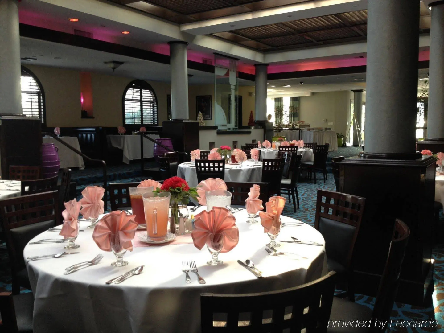 Foto - DoubleTree by Hilton Chatsworth