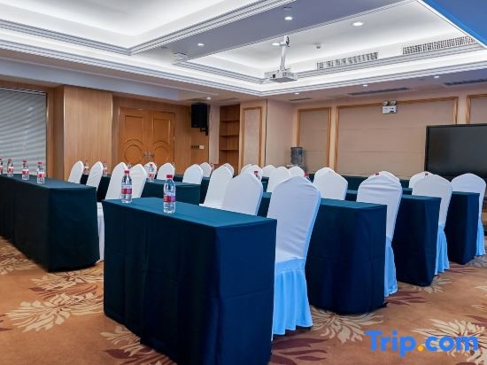 Vienna Hotel (Luoyang Wanda Plaza Wangcheng Park Branch)