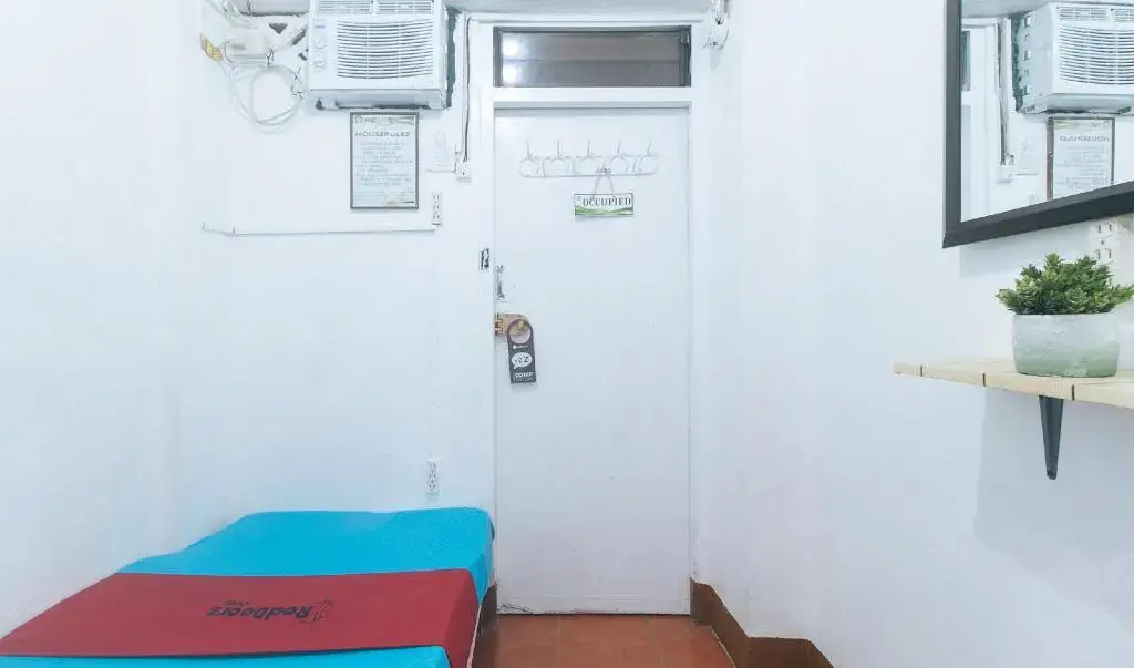 Photo - RedDoorz near OWWA Pasay