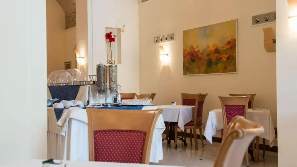 Photo - PHI Hotel Astoria