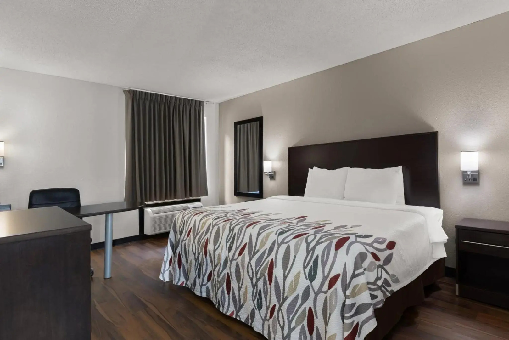 Photo - Red Roof Inn & Suites Savannah Airport