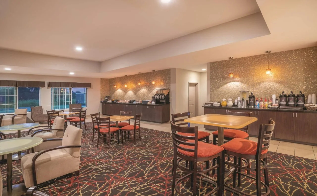 Photo - Comfort Inn & Suites Verona at Turning Stone Resort Casino