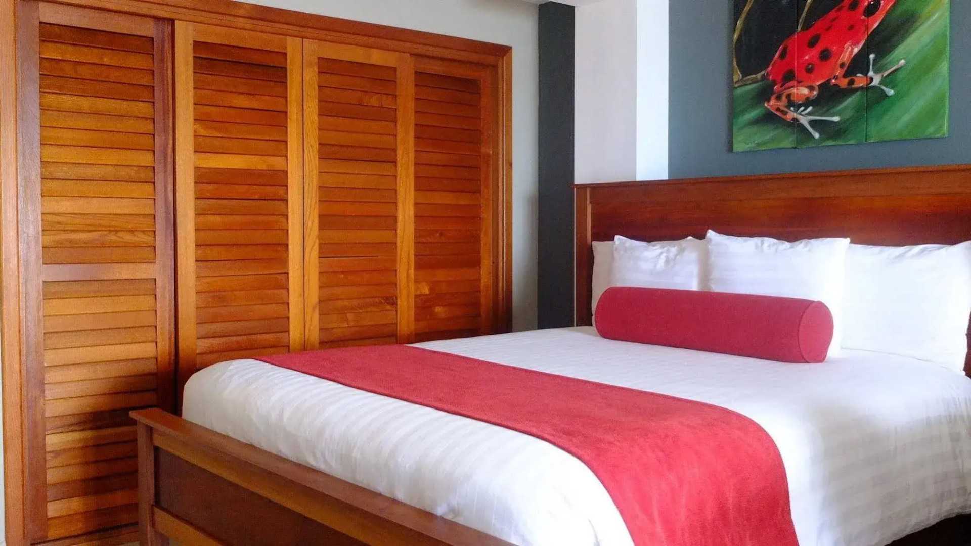 Photo - Tropical Suites Hotel