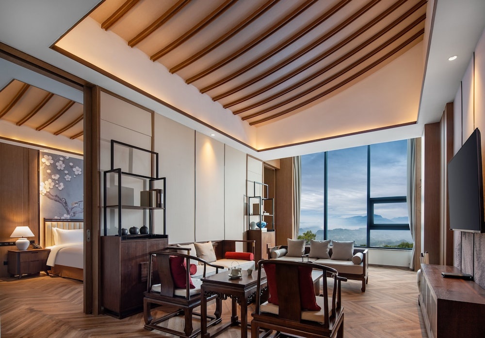 Holiday Inn Resort Mengding Mountain by IHG
