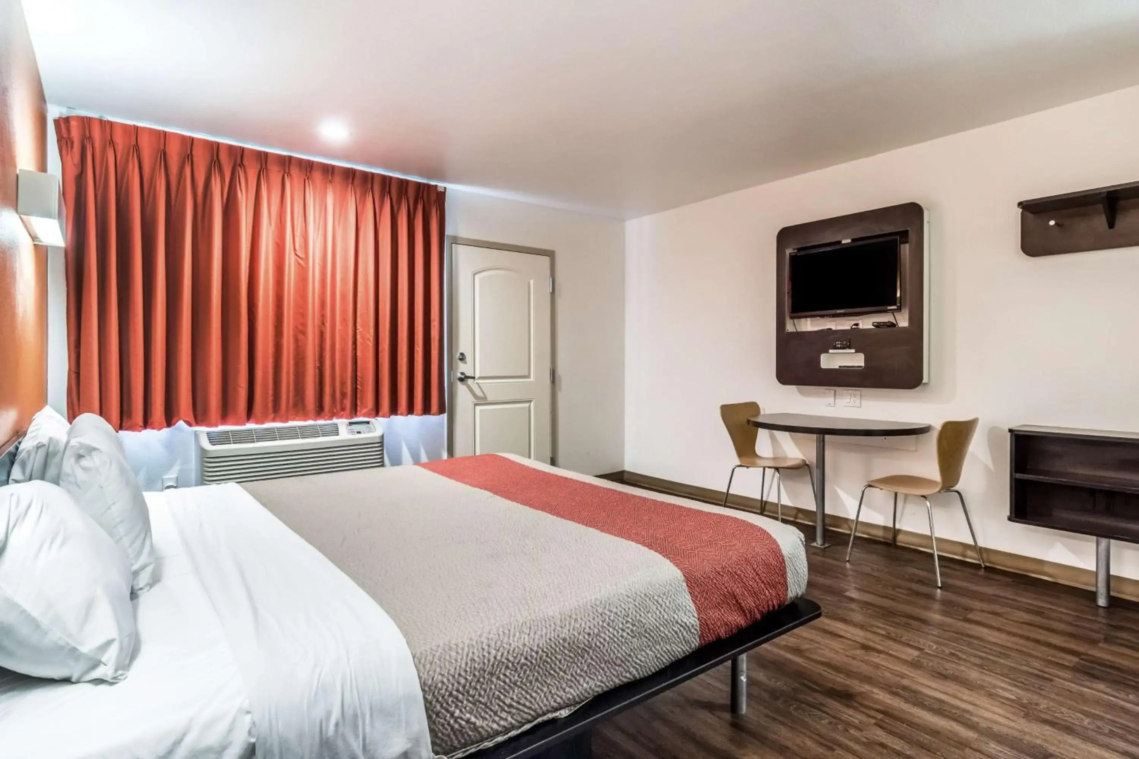 Photo - Pacific Inn