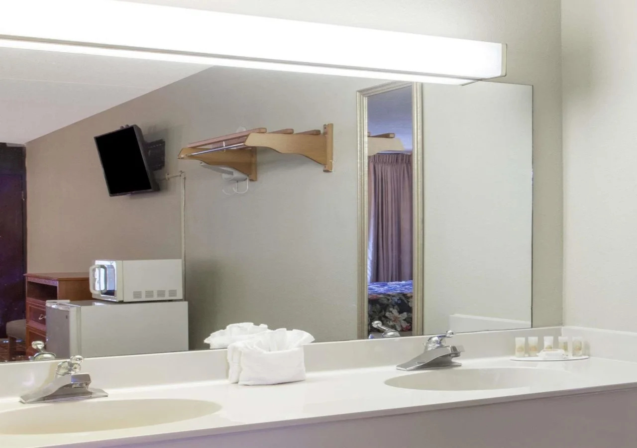 Photo - Clarion Inn & Suites near the Leconte Center Pigeon Forge
