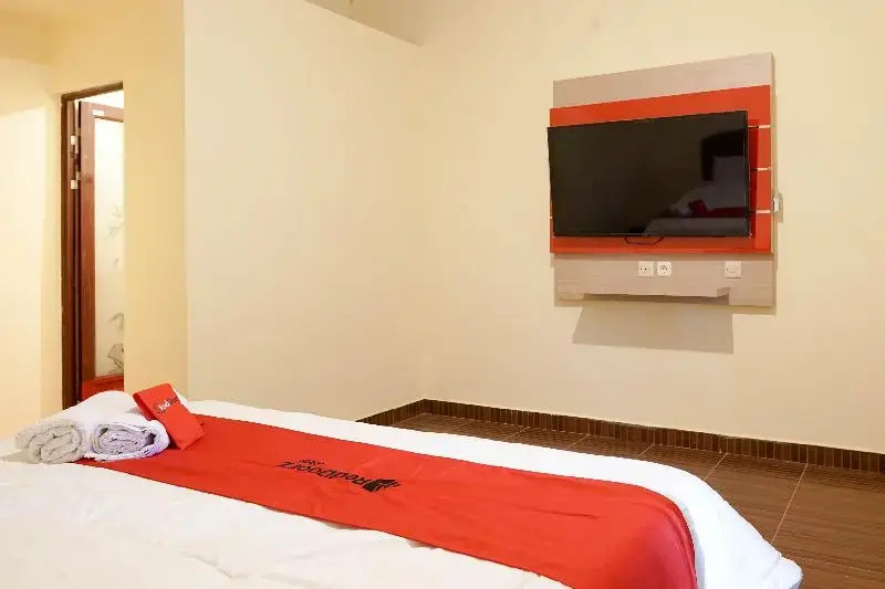 Foto - RedDoorz near Buleleng Harbour 2