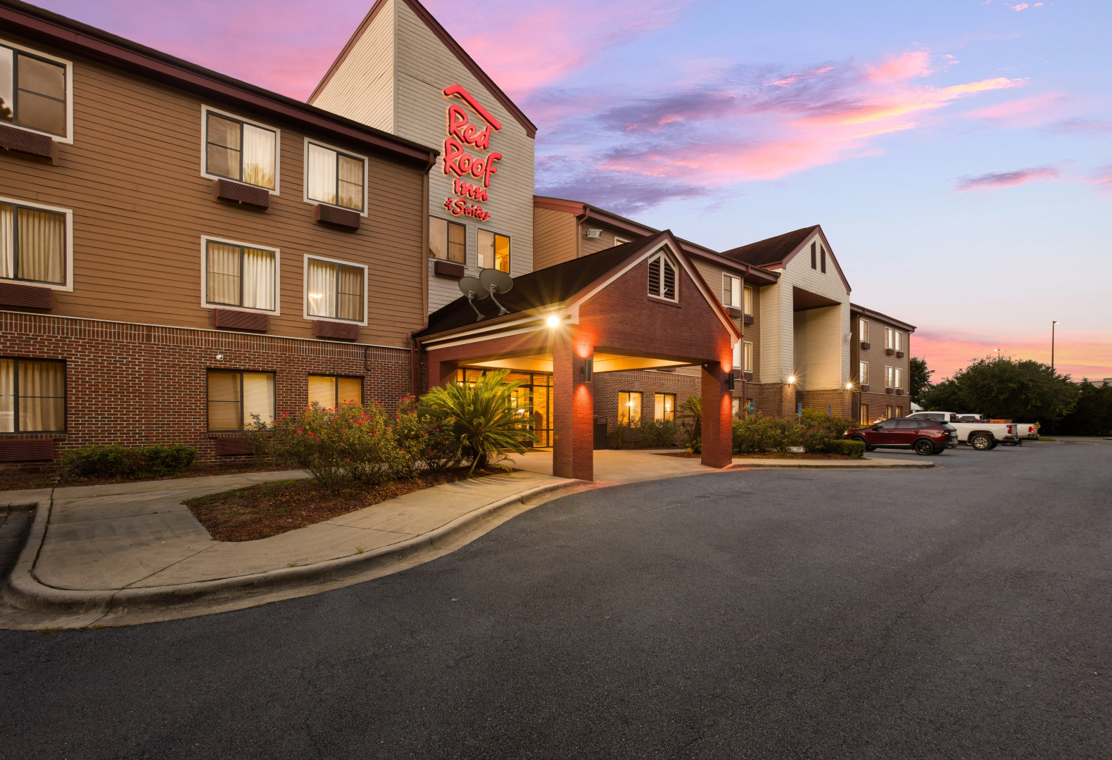 Photo - Red Roof Inn & Suites Savannah Airport