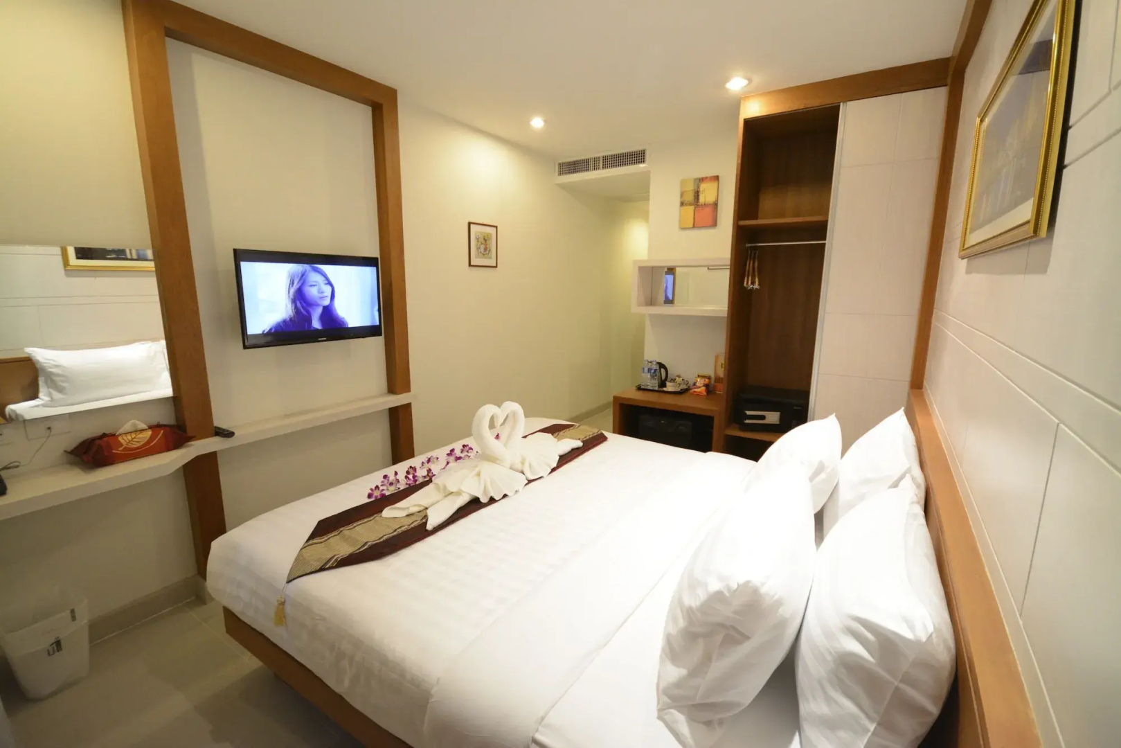 Photo - The Patong Center Hotel