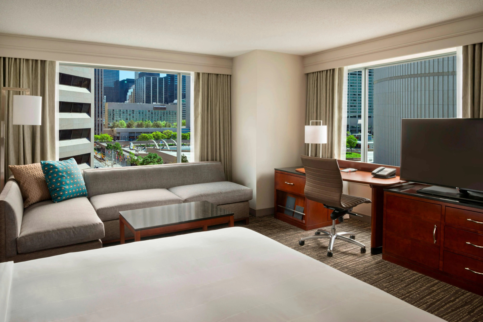 Photo - Marriott Downtown at CF Toronto Eaton Centre