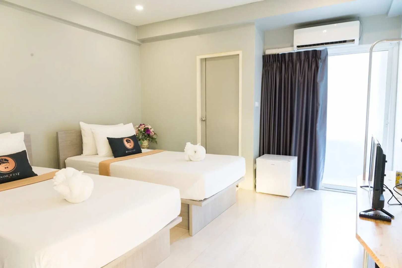 Photo - RoomQuest Bangkok Don Mueang Airport 1