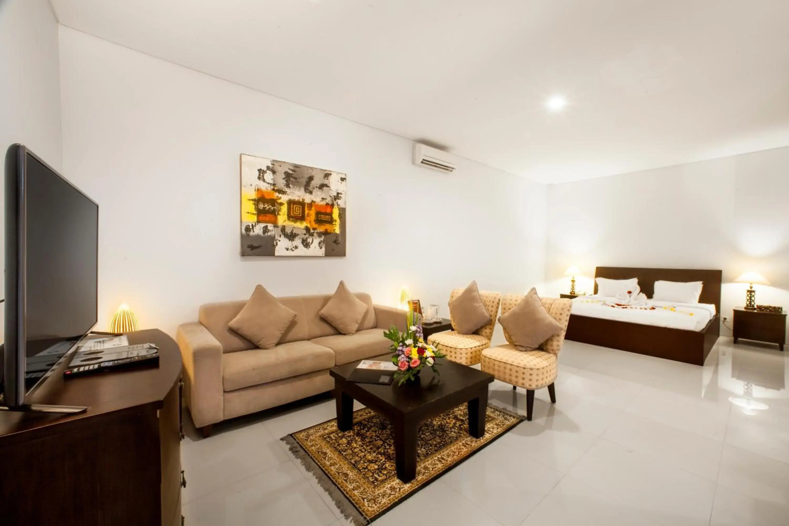 Photo - The Radiant Hotel