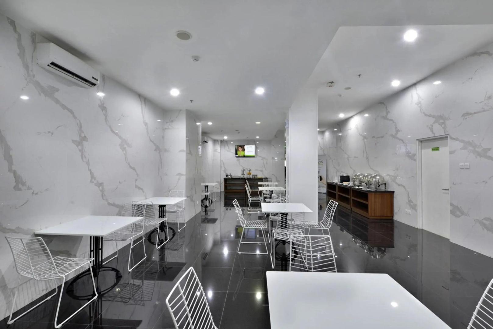 Photo - Whiz Hotel Falatehan Jakarta