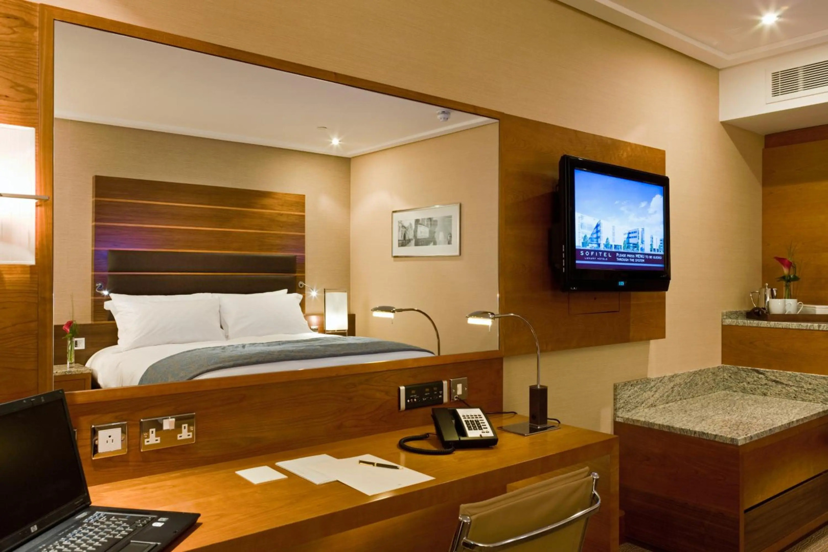 Photo - The Leonard Hotel