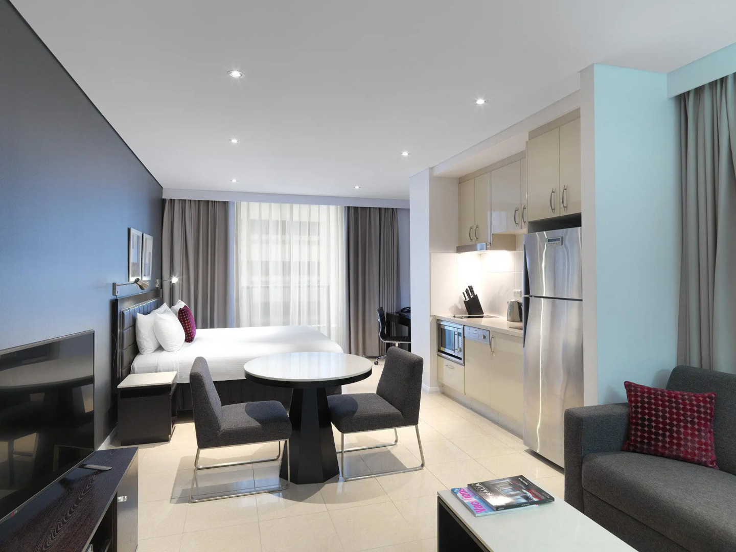 Photo - Meriton Suites Pitt Street, Sydney