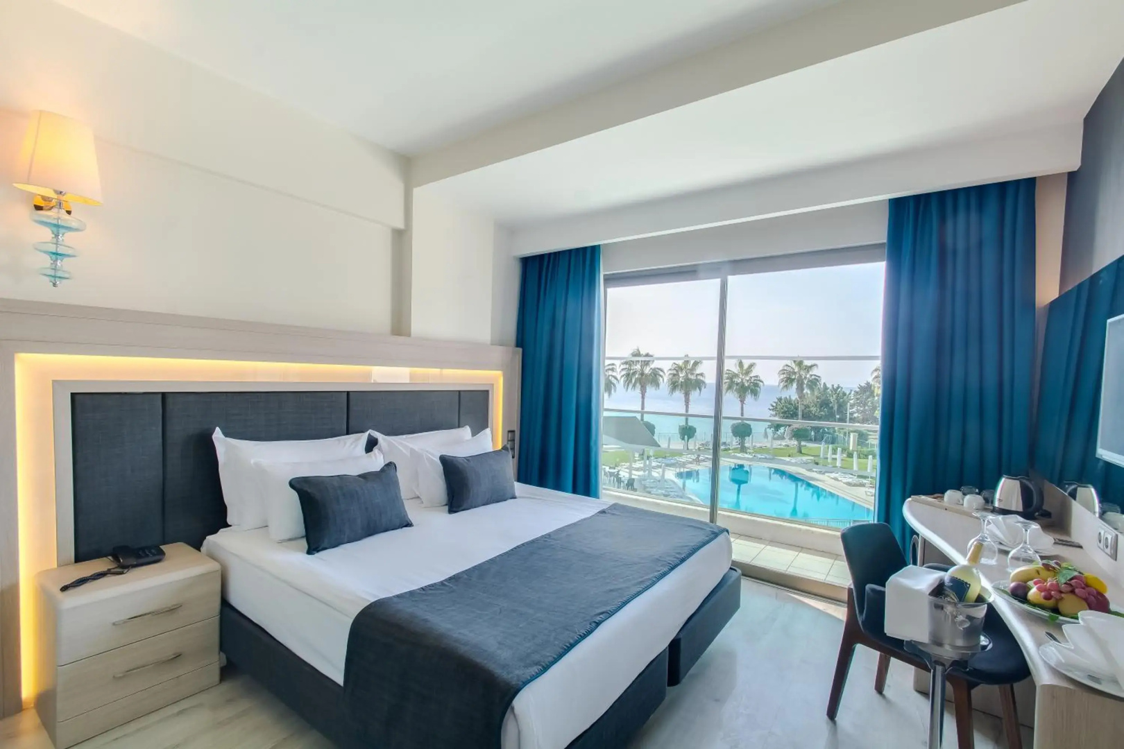 Photo - Falcon Hotel