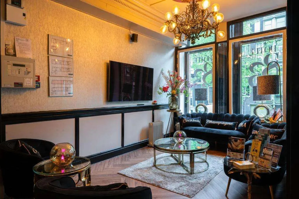 Photo - Hotel 83