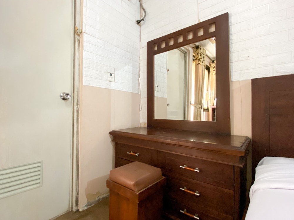 Cozy Studio (No Kitchen) At 1St Floor Metropark Condominium Jabebeka Apartment