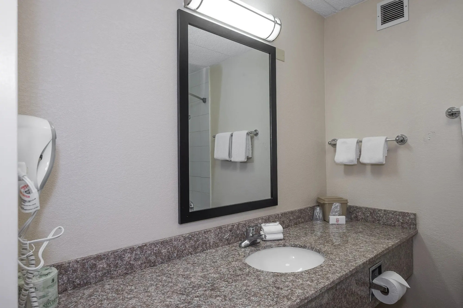 Photo - Red Roof Inn Cortland