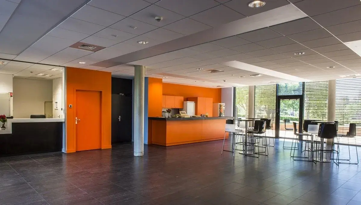 Photo - Adonis Dijon Maison Internationale