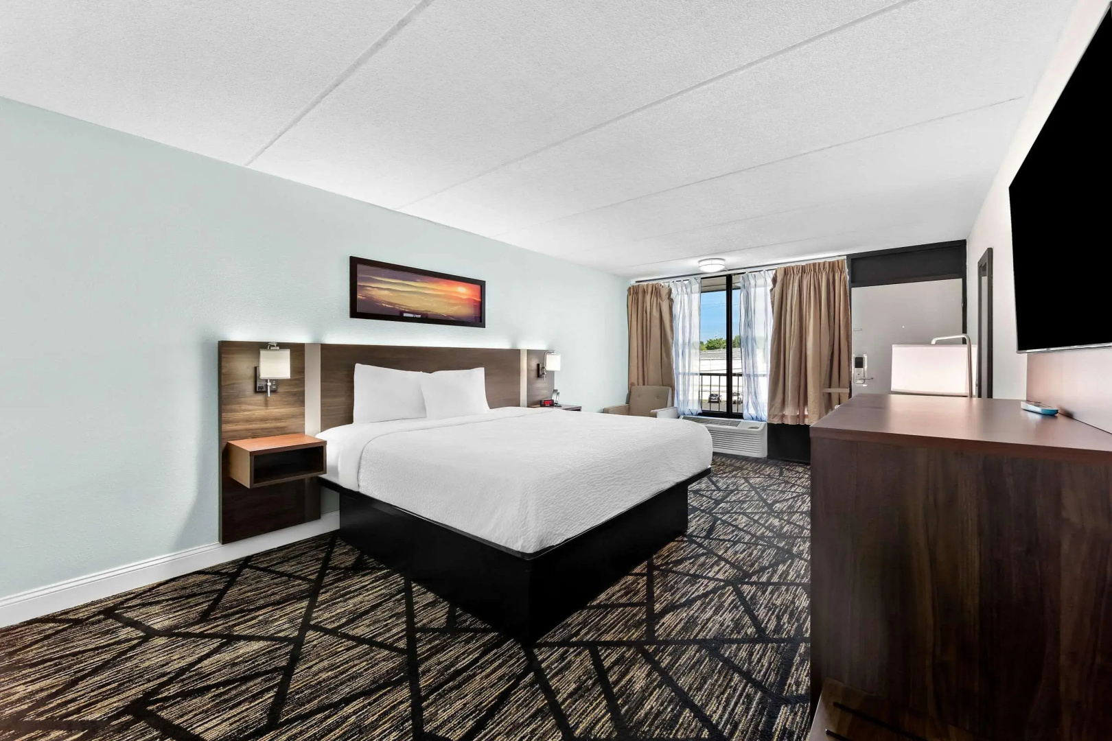 Photo - Clarion Inn & Suites near the Leconte Center Pigeon Forge