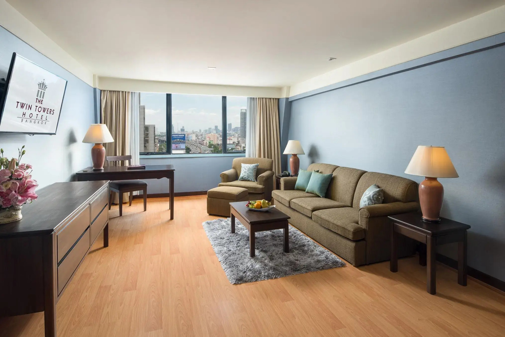 Photo - Twin Towers Hotel