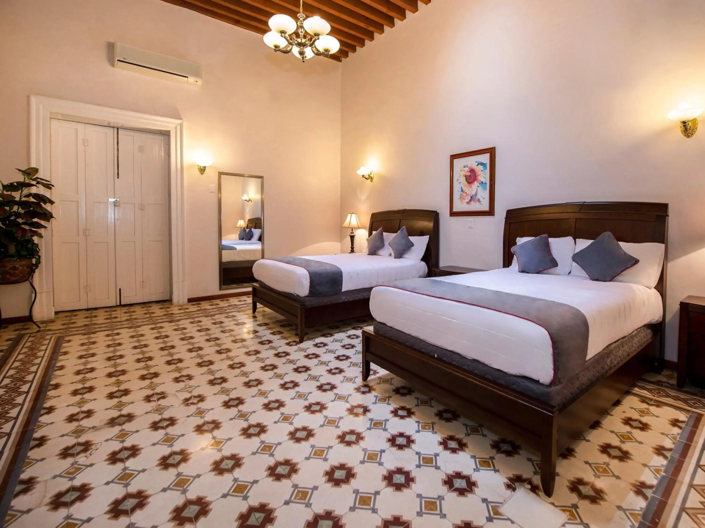 Photo - Hotel Senorial