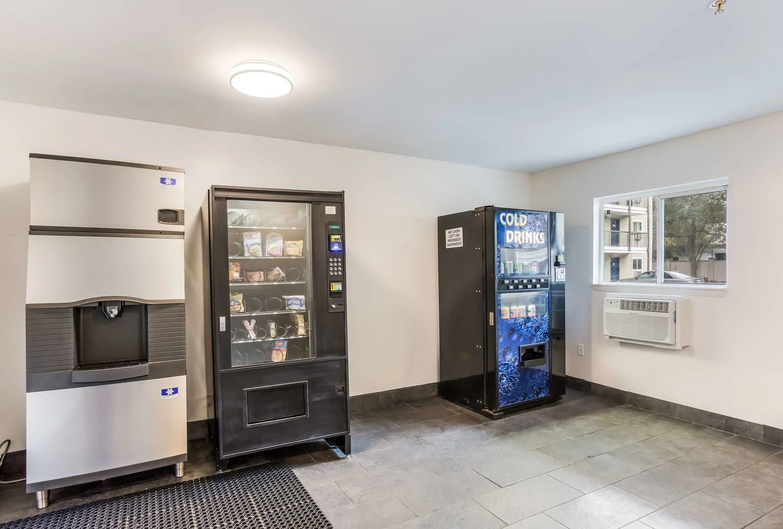 Photo - Studio 6 Extended Stay - Jacksonville, FL - South