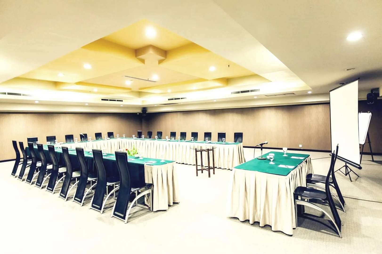 Foto - Orchardz Hotel Industri Jakarta Kemayoran