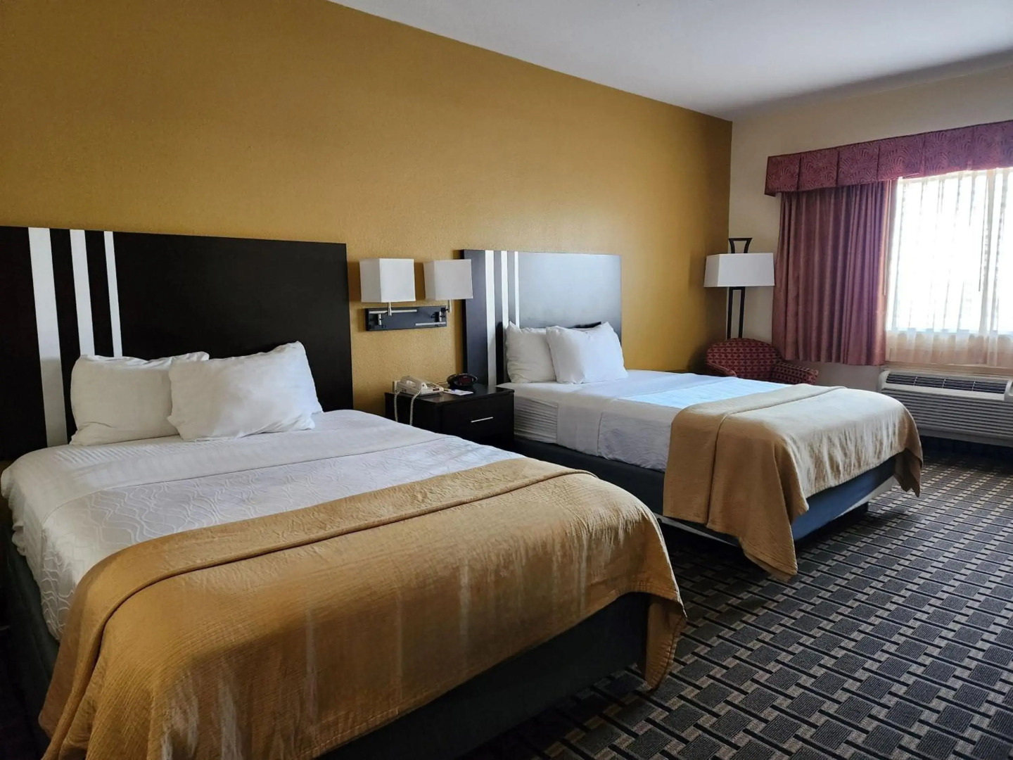 Foto - Days Inn & Suites by Wyndham Sam Houston Tollway