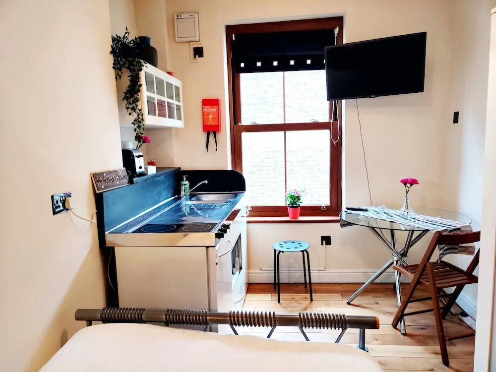 Foto - White's Row Resident