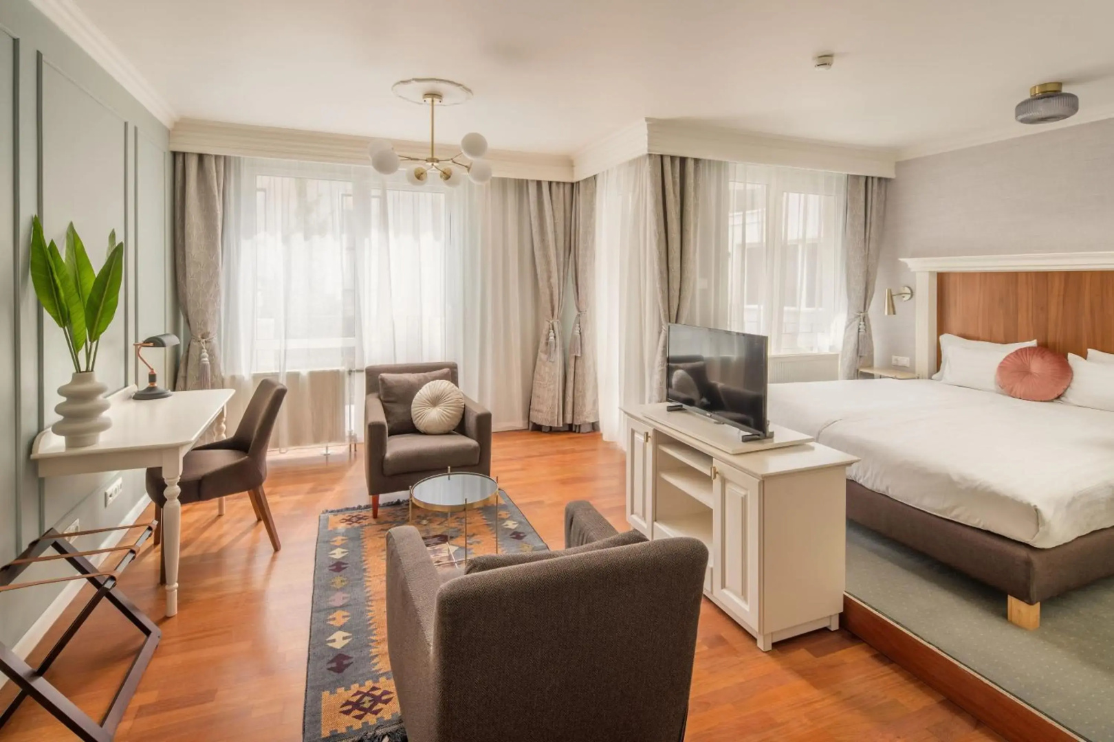 Foto - Queen's Court Hotel & Residence