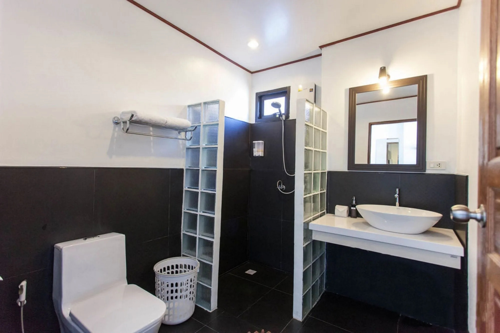 Photo - The Reef Hotel & Studios