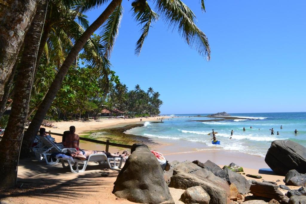 SRI GEMUNU BEACH