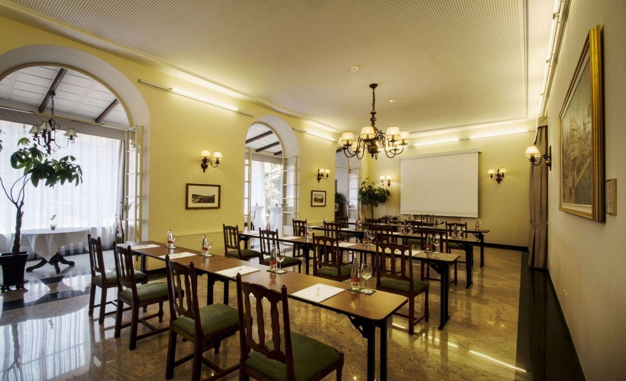 Photo - International au Lac Historic Lakeside Hotel