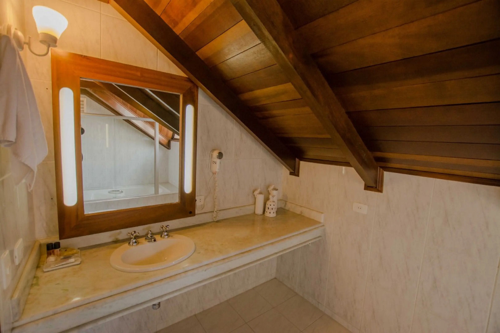 Photo - Johnscher by SJ - San Juan Curitiba