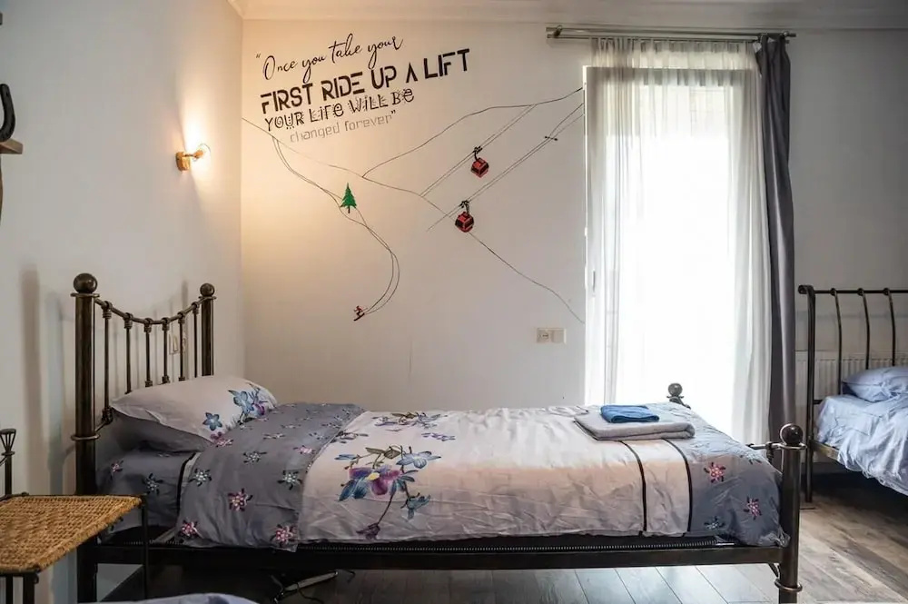 Photo - Korte Hotel Sleeps 14 with Courtyard