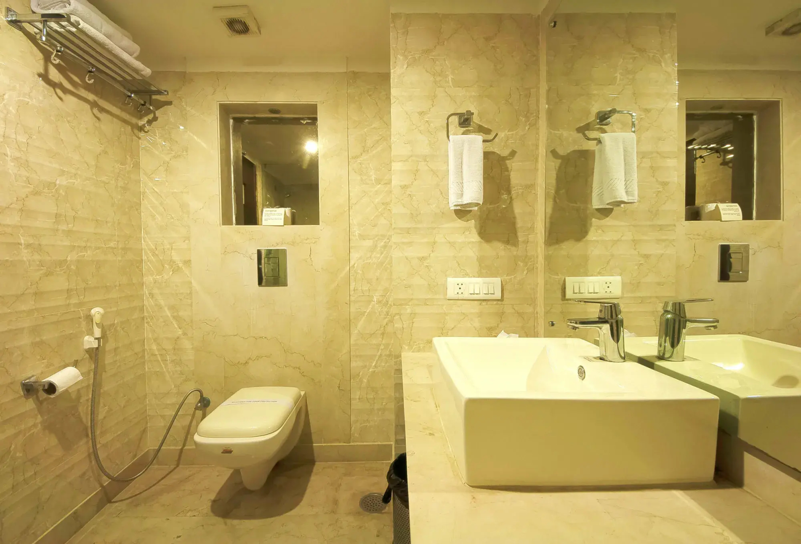 Photo - Hotel Le Roi Near New Delhi Railway Station