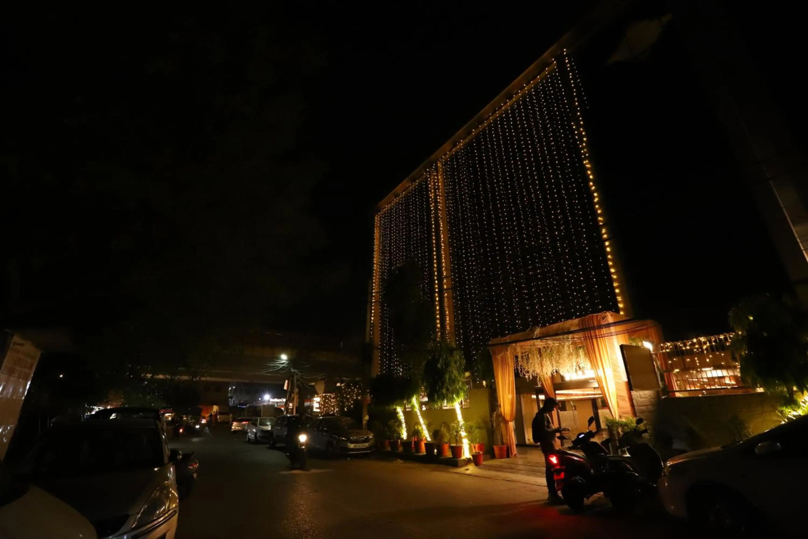 Foto - Hotel Palm Grand Naraina New Delhi - Couple Friendly Local IDs Accepted