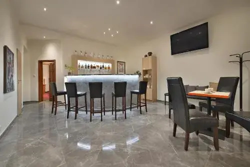 Foto - Prague Season Three Stars