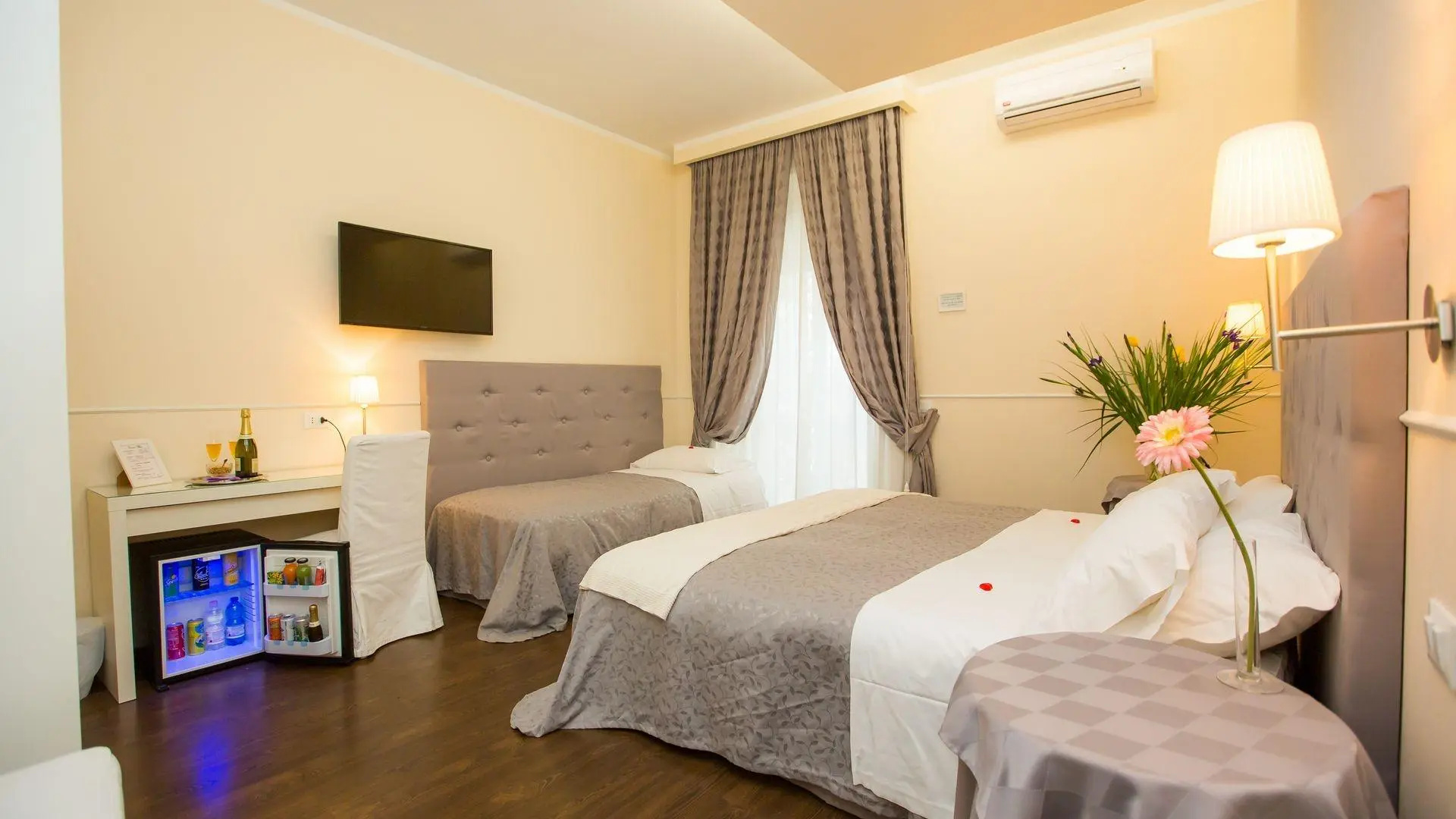 Photo - Caesar Place Roma