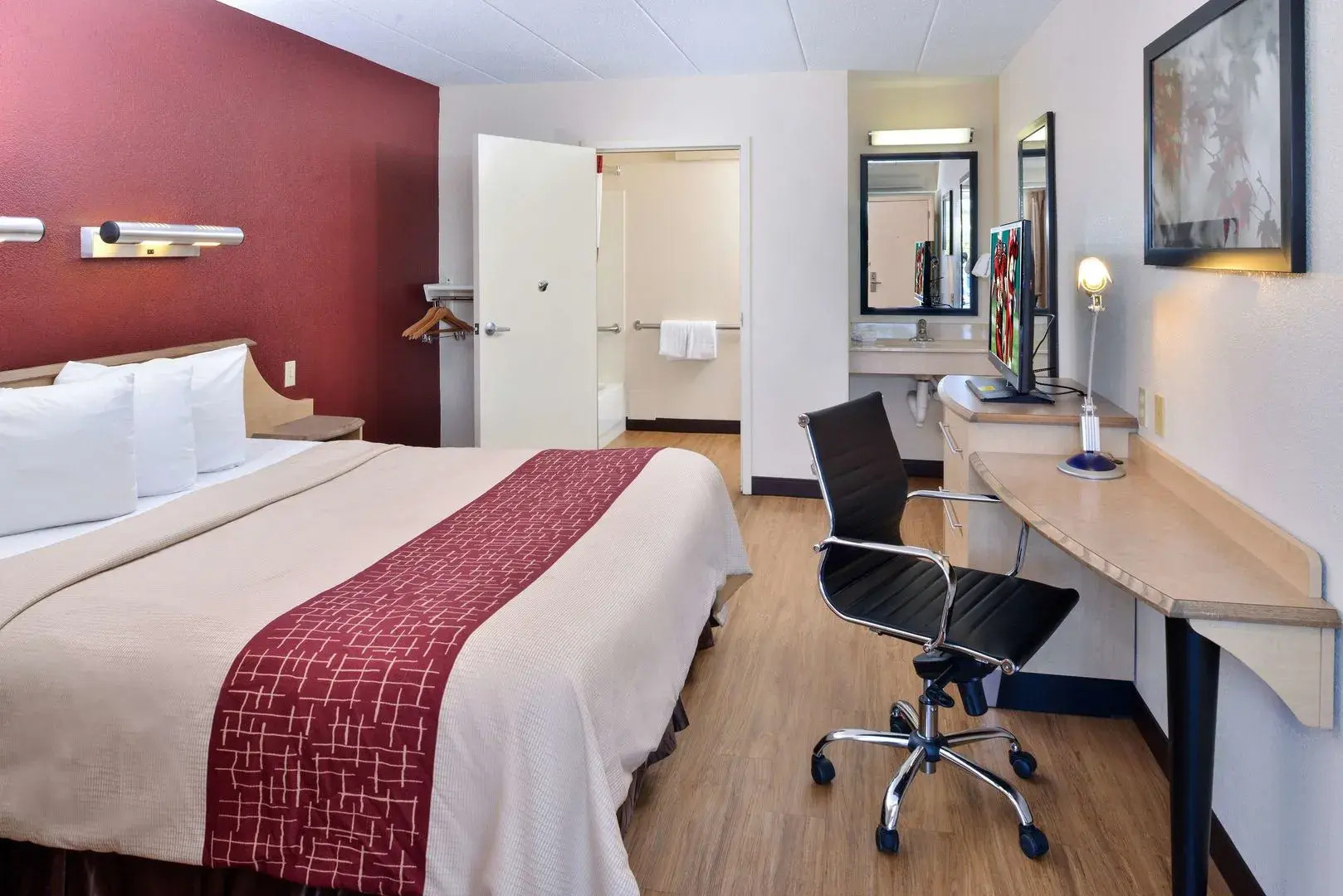 Photo - Super 8 by Wyndham Deerfield - Northbrook