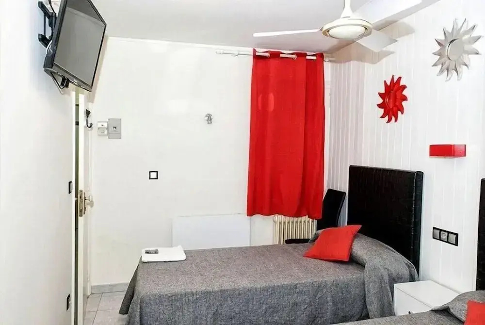 Foto - Hostal Emporda