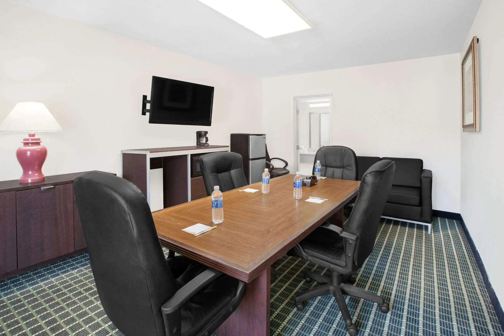 Photo - Days Inn by Wyndham Market Center Dallas Love Field